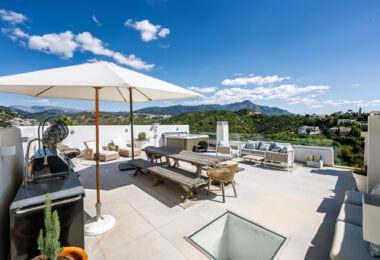 Penthouse in La Quinta with stunning views!