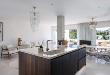 Penthouse in La Quinta with stunning views!