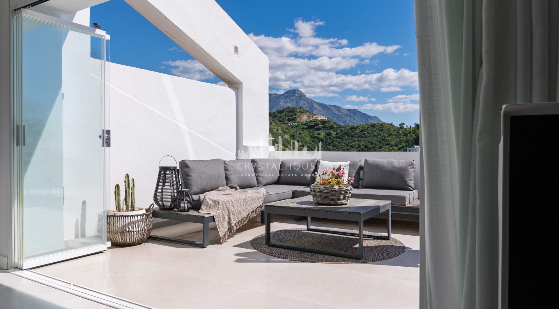 Penthouse in La Quinta with stunning views!