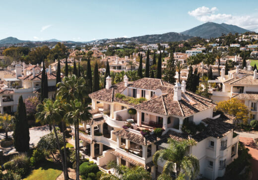 Luxury Penthouse with Panoramic Golf and sea Views in Las Alamandas