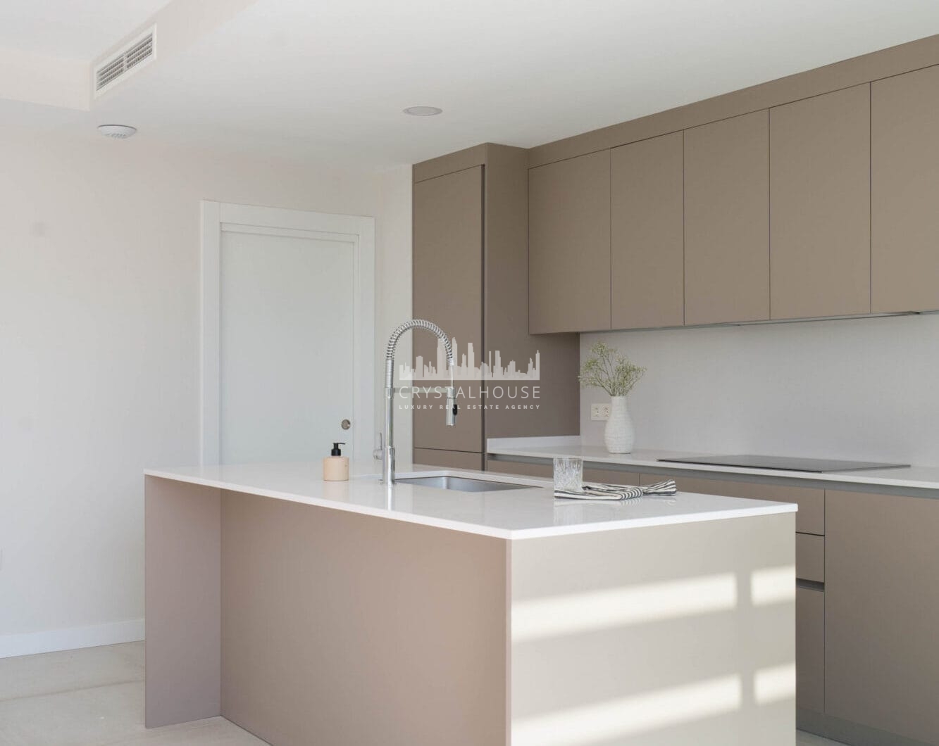 Fantastic brand new 3 bed in Evergreen - with spectacular sea views from living area