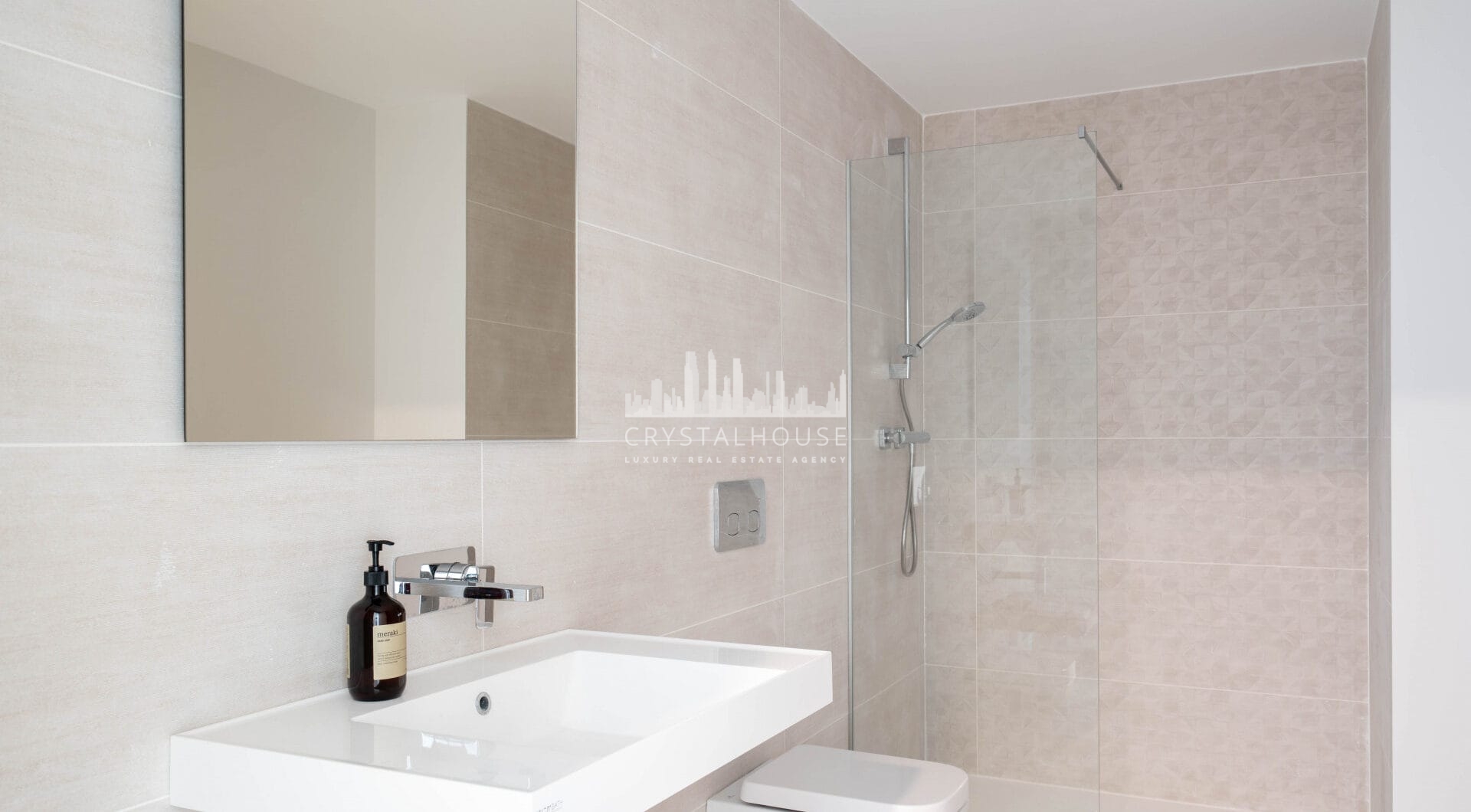 Fantastic brand new 3 bed in Evergreen - with spectacular sea views from living area