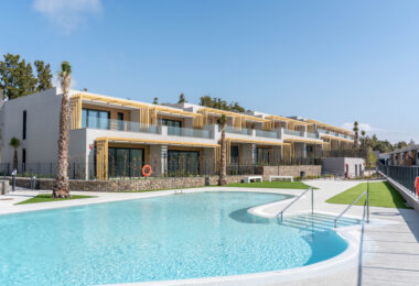 Fantastic brand new 3 bed in Evergreen - with spectacular sea views from living area