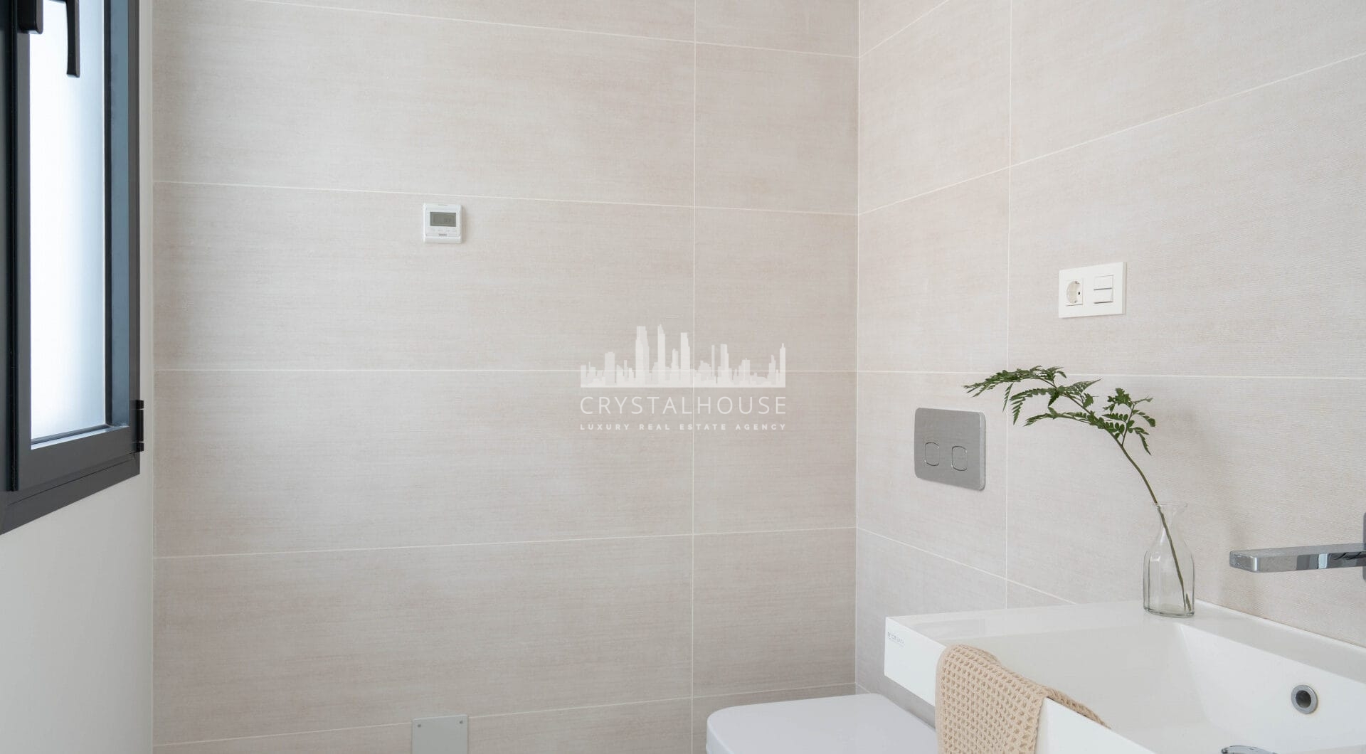 Fantastic brand new 3 bed in Evergreen - with spectacular sea views from living area