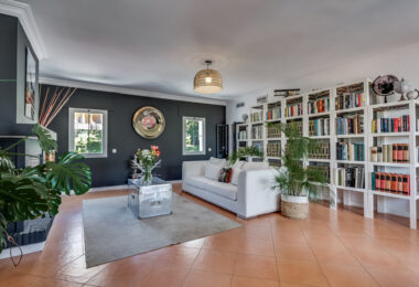 Incredible property with panoramic views!