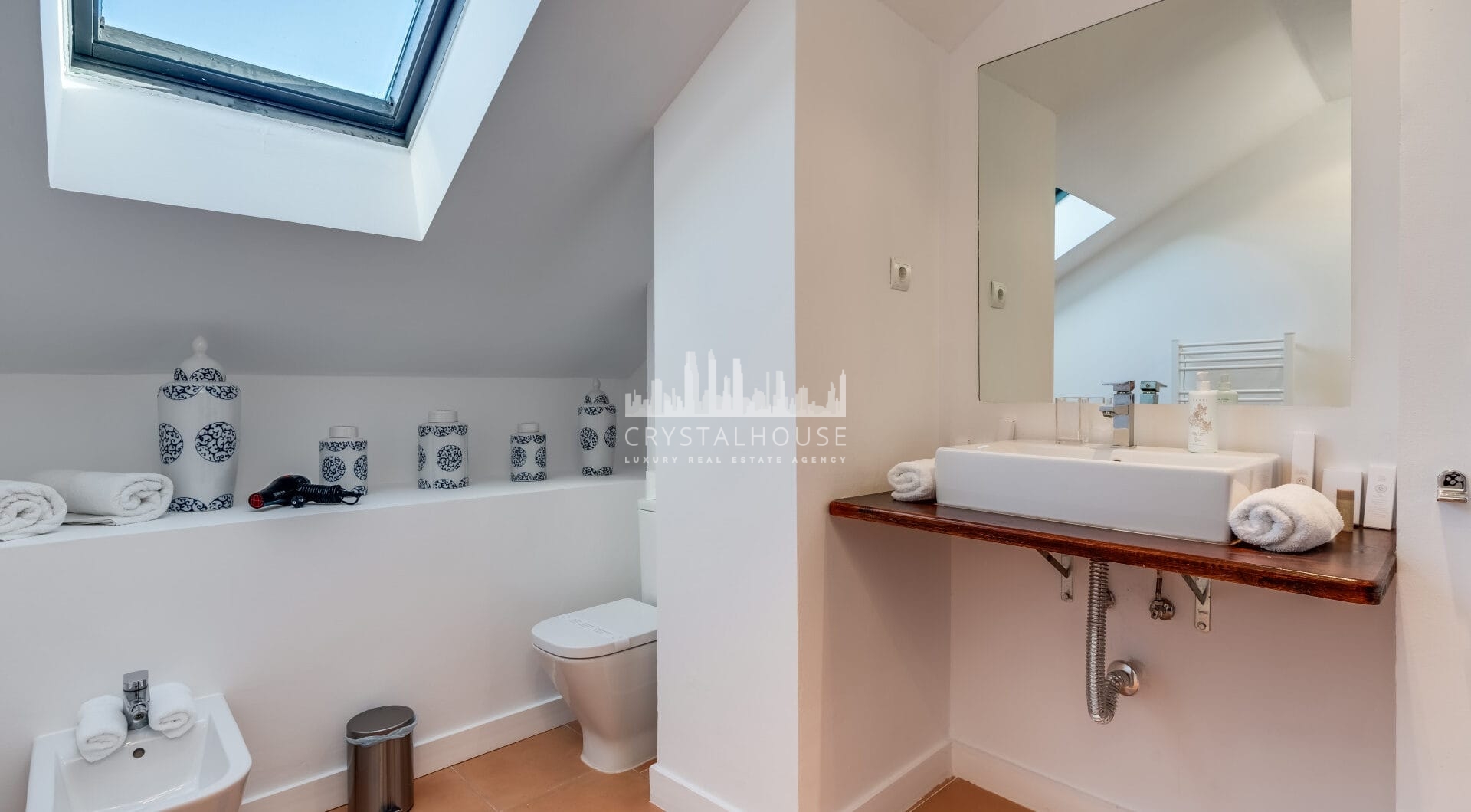 Incredible property with panoramic views!