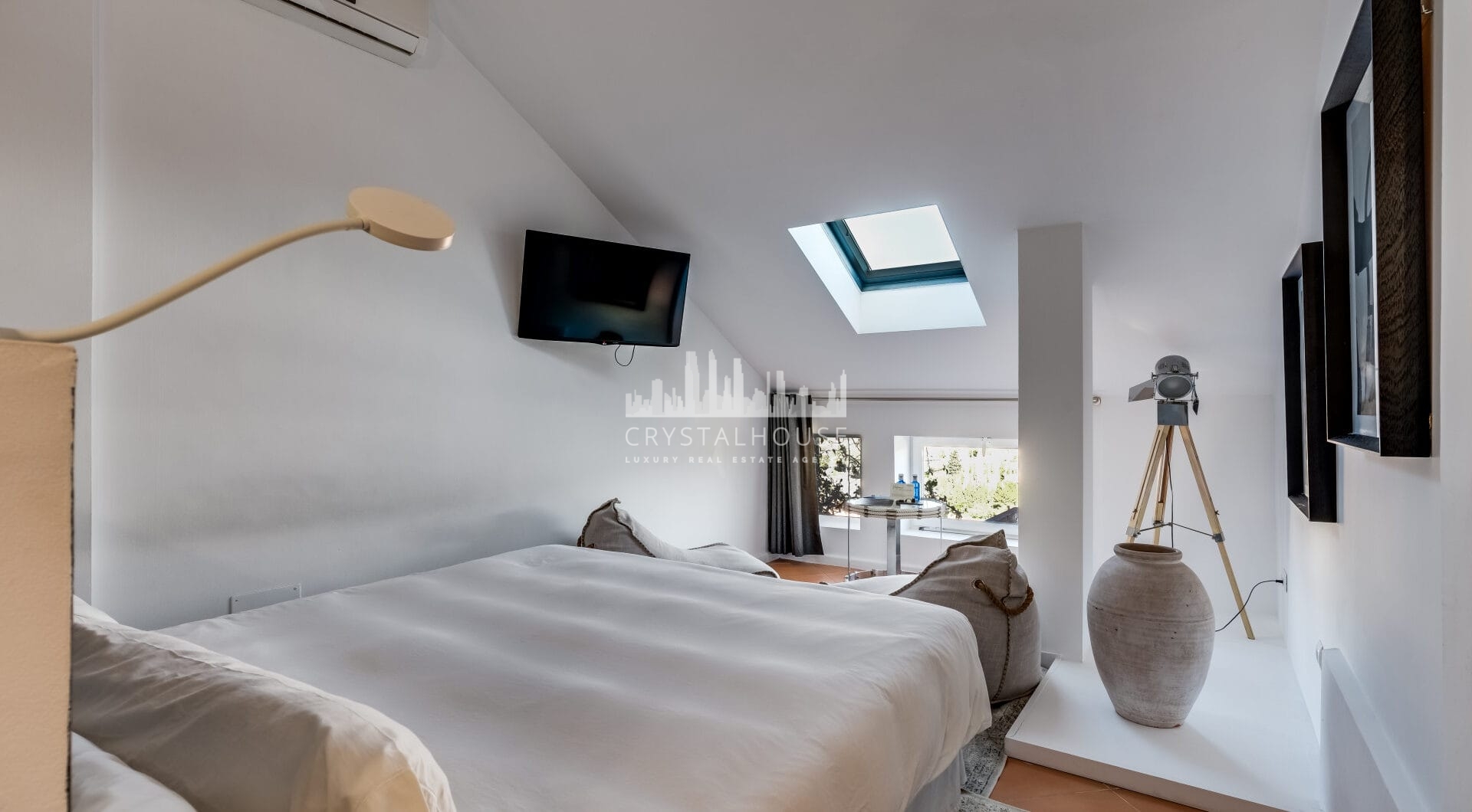 Incredible property with panoramic views!