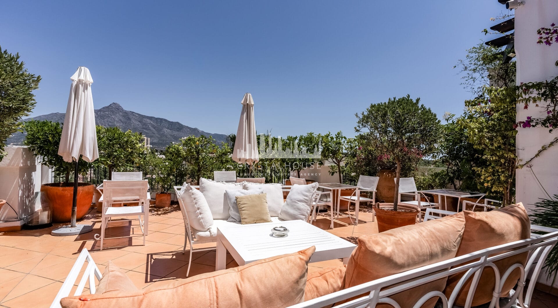 Incredible property with panoramic views!