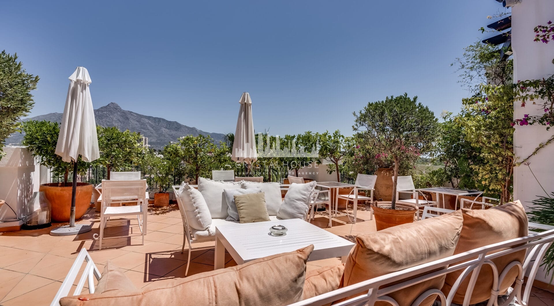 Incredible property with panoramic views!