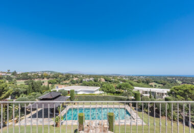 A superb villa built on an elevated site with outstanding panoramic views over golf courses to mountains and the sea.