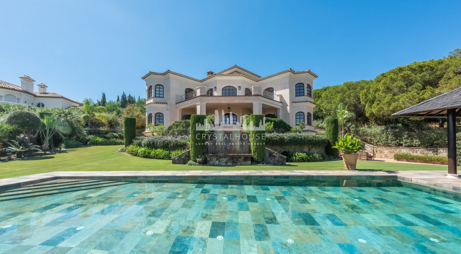 A superb villa built on an elevated site with outstanding panoramic views over golf courses to mountains and the sea.