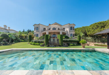 A superb villa built on an elevated site with outstanding panoramic views over golf courses to mountains and the sea.