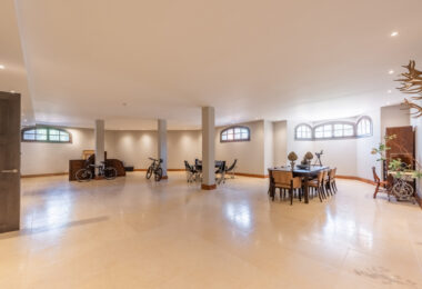 A superb villa built on an elevated site with outstanding panoramic views over golf courses to mountains and the sea.