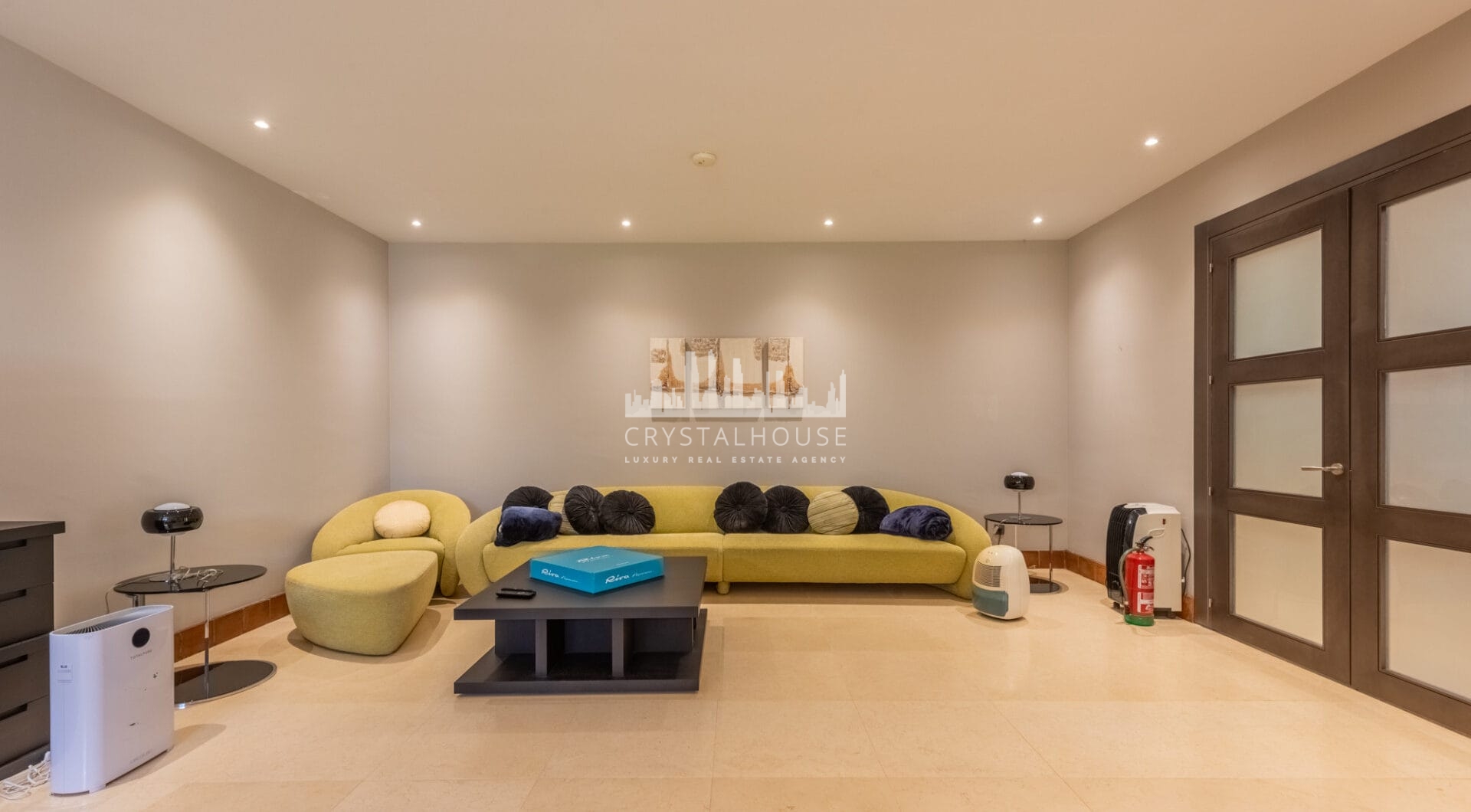 A superb villa built on an elevated site with outstanding panoramic views over golf courses to mountains and the sea.