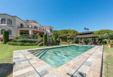 A superb villa built on an elevated site with outstanding panoramic views over golf courses to mountains and the sea.