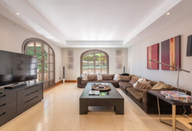A superb villa built on an elevated site with outstanding panoramic views over golf courses to mountains and the sea.