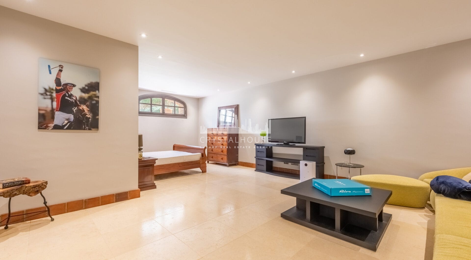 A superb villa built on an elevated site with outstanding panoramic views over golf courses to mountains and the sea.