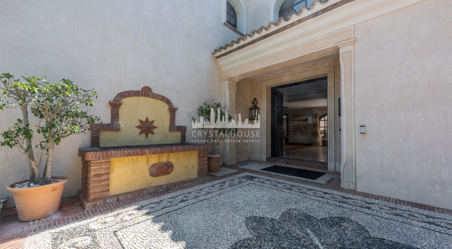A superb villa built on an elevated site with outstanding panoramic views over golf courses to mountains and the sea.