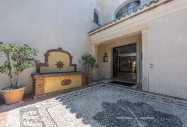 A superb villa built on an elevated site with outstanding panoramic views over golf courses to mountains and the sea.