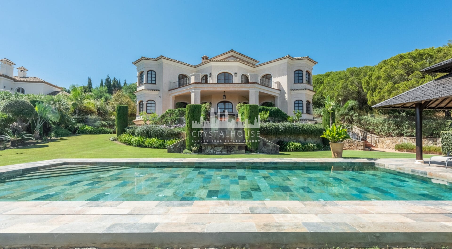 A superb villa built on an elevated site with outstanding panoramic views over golf courses to mountains and the sea.