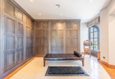 A superb villa built on an elevated site with outstanding panoramic views over golf courses to mountains and the sea.