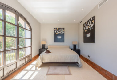 A superb villa built on an elevated site with outstanding panoramic views over golf courses to mountains and the sea.
