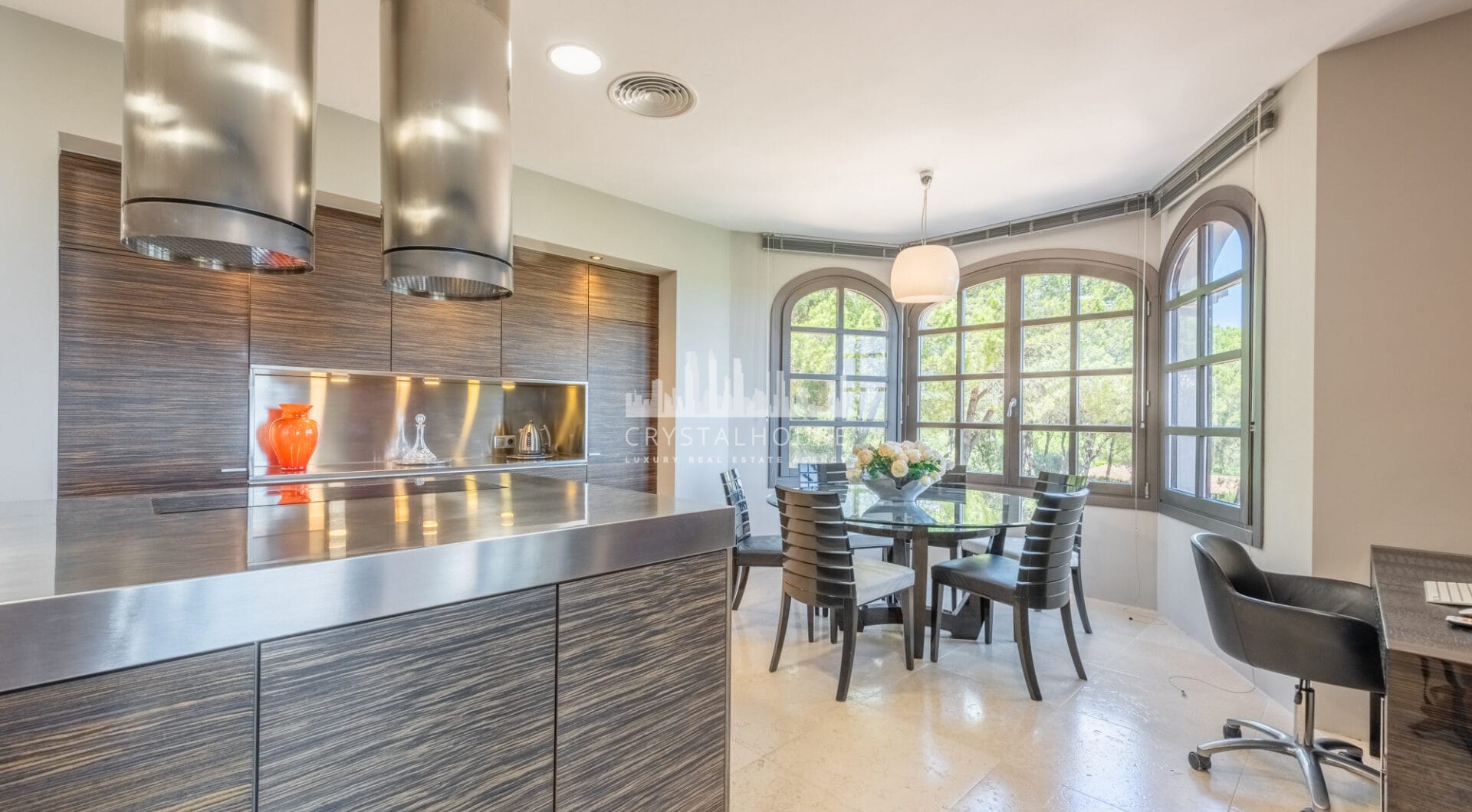 A superb villa built on an elevated site with outstanding panoramic views over golf courses to mountains and the sea.