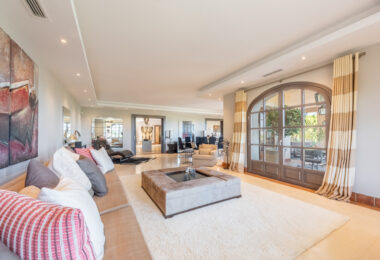 A superb villa built on an elevated site with outstanding panoramic views over golf courses to mountains and the sea.