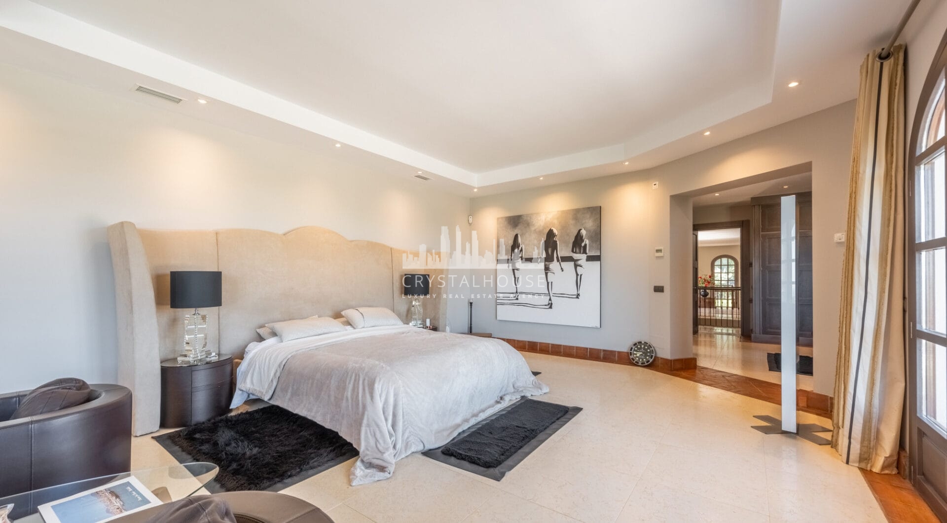 A superb villa built on an elevated site with outstanding panoramic views over golf courses to mountains and the sea.