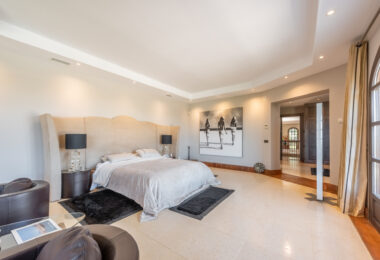 A superb villa built on an elevated site with outstanding panoramic views over golf courses to mountains and the sea.