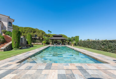 A superb villa built on an elevated site with outstanding panoramic views over golf courses to mountains and the sea.