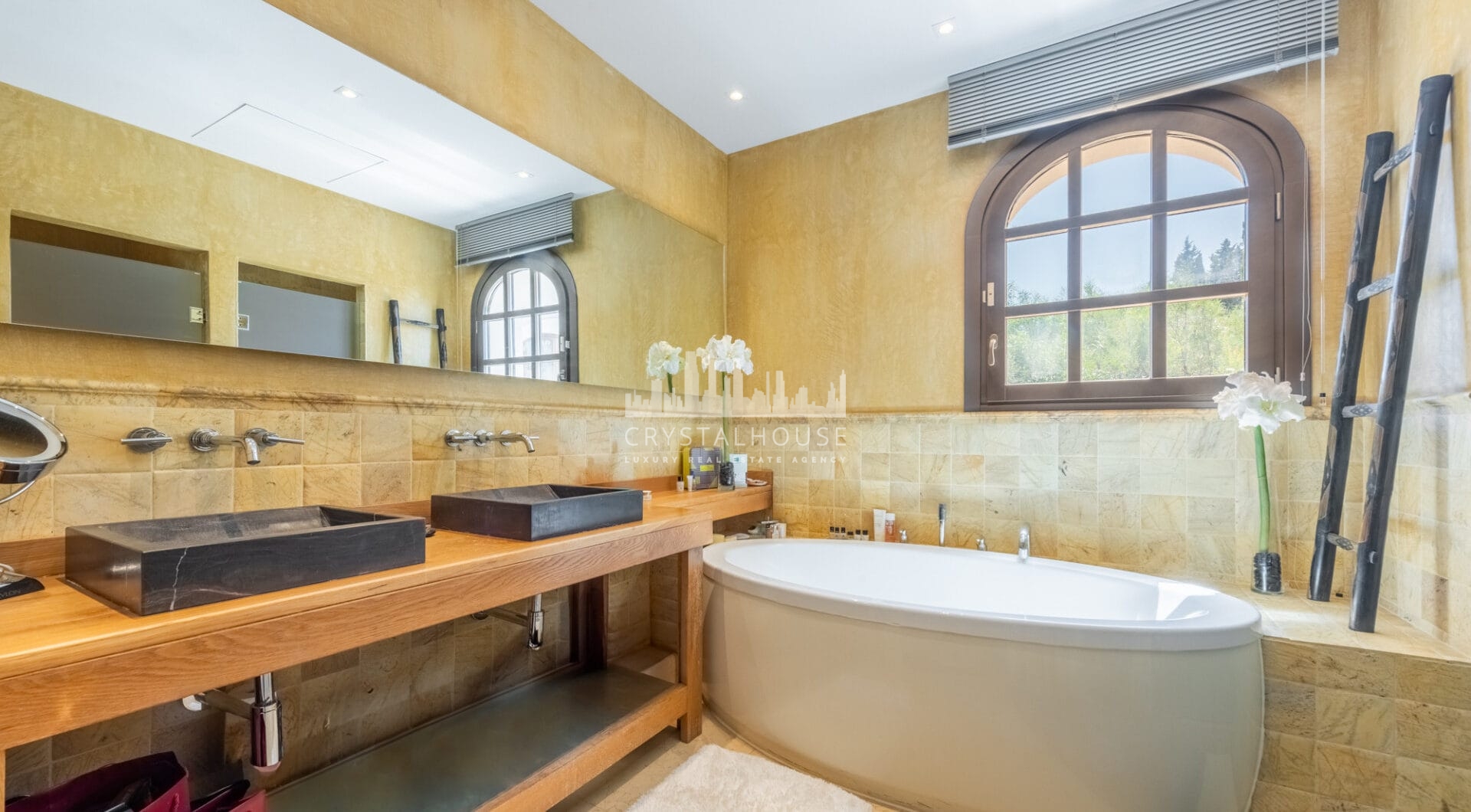 A superb villa built on an elevated site with outstanding panoramic views over golf courses to mountains and the sea.
