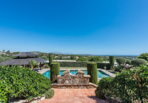 A superb villa built on an elevated site with outstanding panoramic views over golf courses to mountains and the sea.