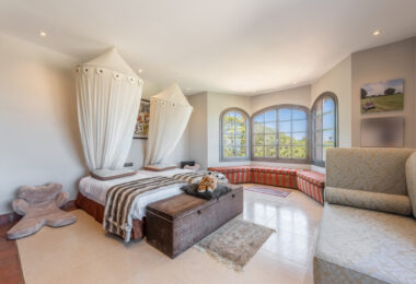 A superb villa built on an elevated site with outstanding panoramic views over golf courses to mountains and the sea.