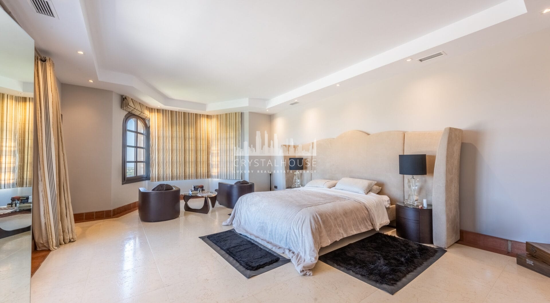 A superb villa built on an elevated site with outstanding panoramic views over golf courses to mountains and the sea.