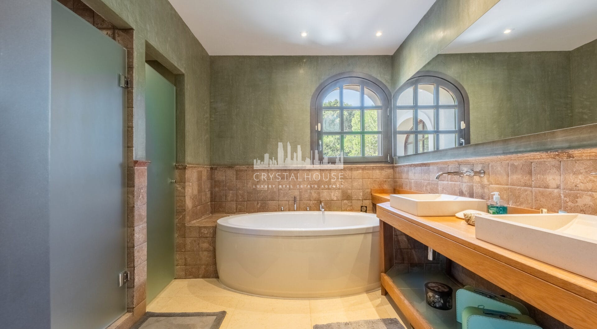 A superb villa built on an elevated site with outstanding panoramic views over golf courses to mountains and the sea.