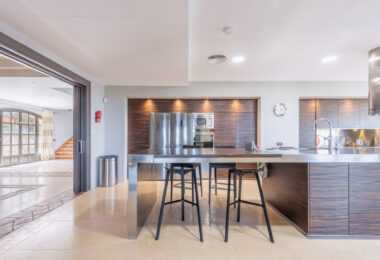 A superb villa built on an elevated site with outstanding panoramic views over golf courses to mountains and the sea.