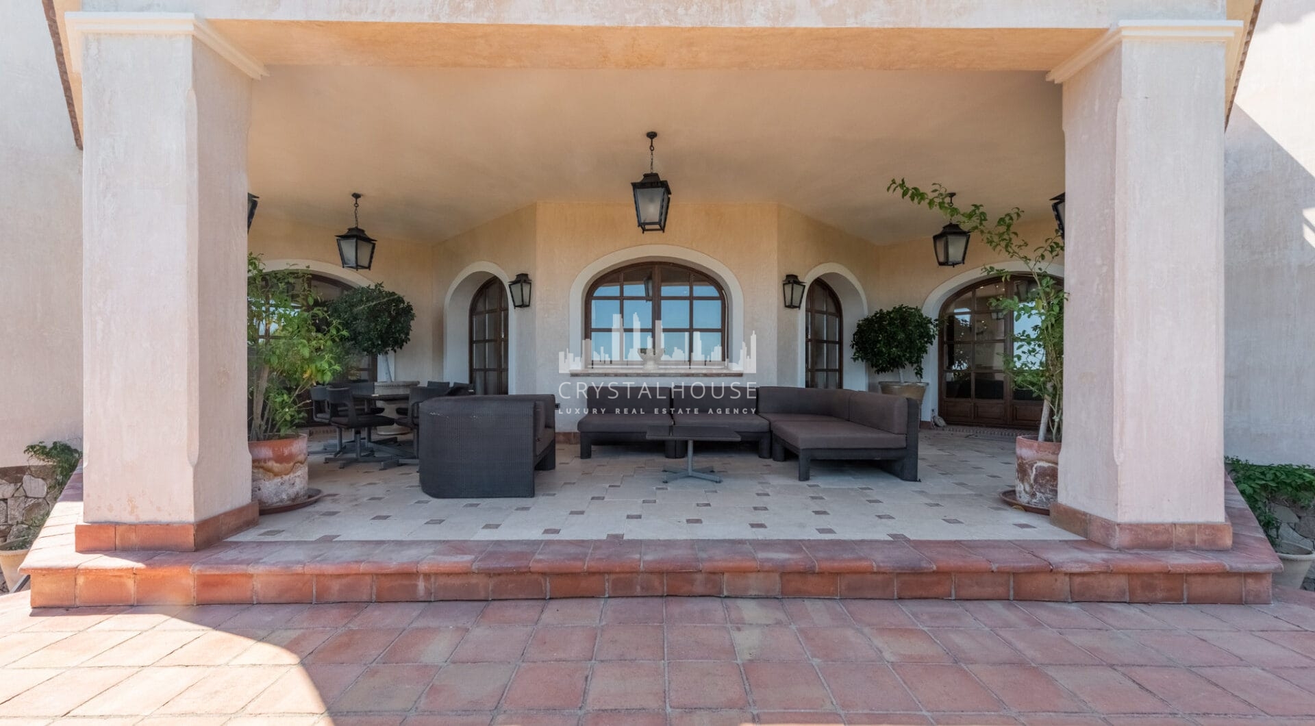 A superb villa built on an elevated site with outstanding panoramic views over golf courses to mountains and the sea.