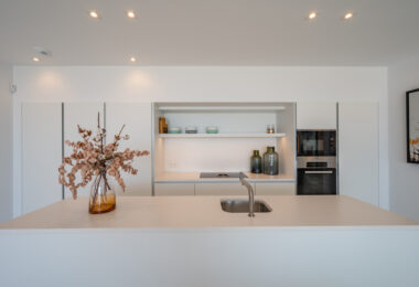 STUNNING CORNER MIDDLE FLOOR APARTMENT WITH PANORAMIC GOLF &amp; SEA VIEWS