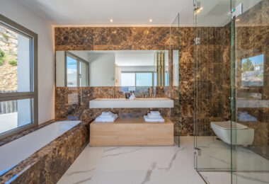STUNNING CORNER MIDDLE FLOOR APARTMENT WITH PANORAMIC GOLF &amp; SEA VIEWS