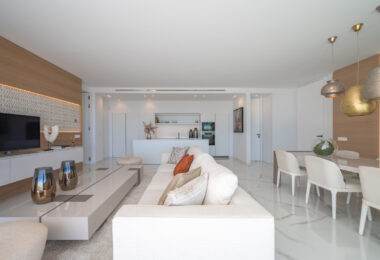 STUNNING CORNER MIDDLE FLOOR APARTMENT WITH PANORAMIC GOLF &amp; SEA VIEWS