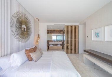 STUNNING CORNER MIDDLE FLOOR APARTMENT WITH PANORAMIC GOLF &amp; SEA VIEWS