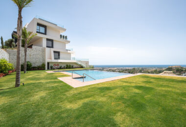 STUNNING CORNER MIDDLE FLOOR APARTMENT WITH PANORAMIC GOLF &amp; SEA VIEWS