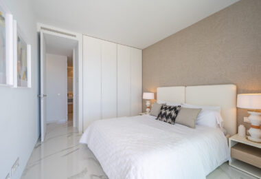 STUNNING CORNER MIDDLE FLOOR APARTMENT WITH PANORAMIC GOLF &amp; SEA VIEWS