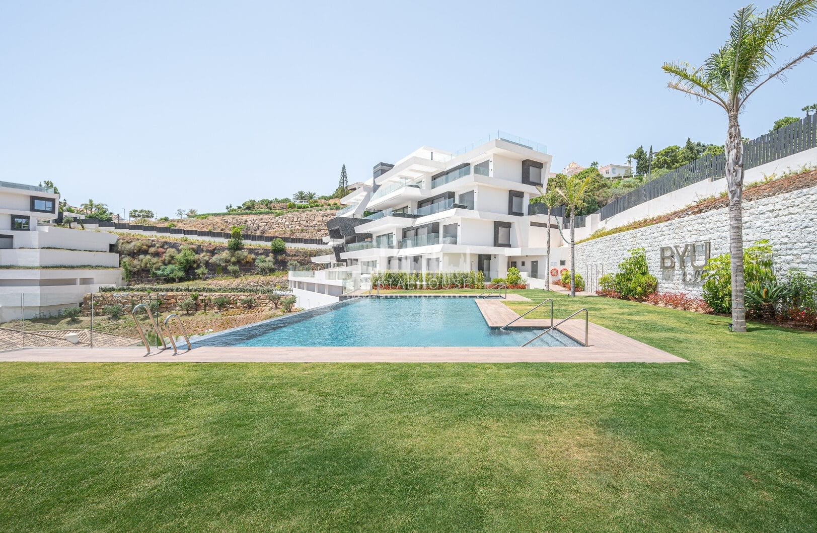 STUNNING CORNER MIDDLE FLOOR APARTMENT WITH PANORAMIC GOLF &amp; SEA VIEWS