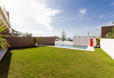 Elegant apartment with private garden and pool and sea views in  Artola - Cabopino -East Marbella