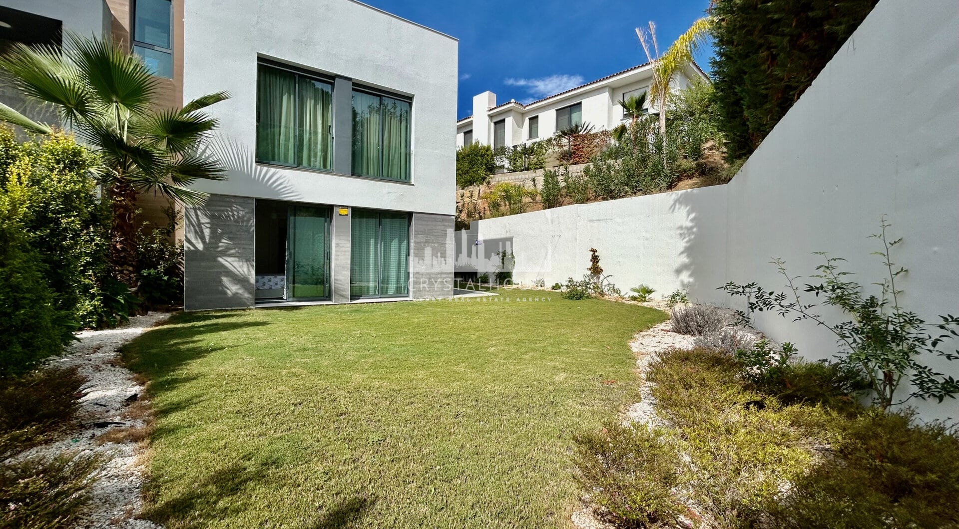 Elegant apartment with private garden and pool and sea views in  Artola - Cabopino -East Marbella