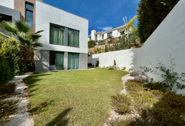 Elegant apartment with private garden and pool and sea views in  Artola - Cabopino -East Marbella
