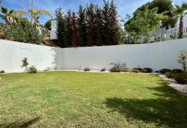 Elegant apartment with private garden and pool and sea views in  Artola - Cabopino -East Marbella