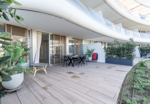 Luxurious beachfront apartment with private garden
